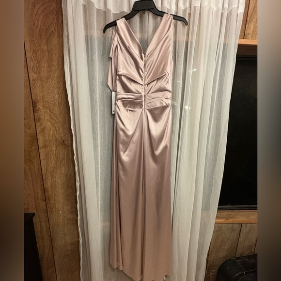 Eliza J Champagne Satin Gown with Bow Accent Size 4 NWT - Picture 3 of 9
